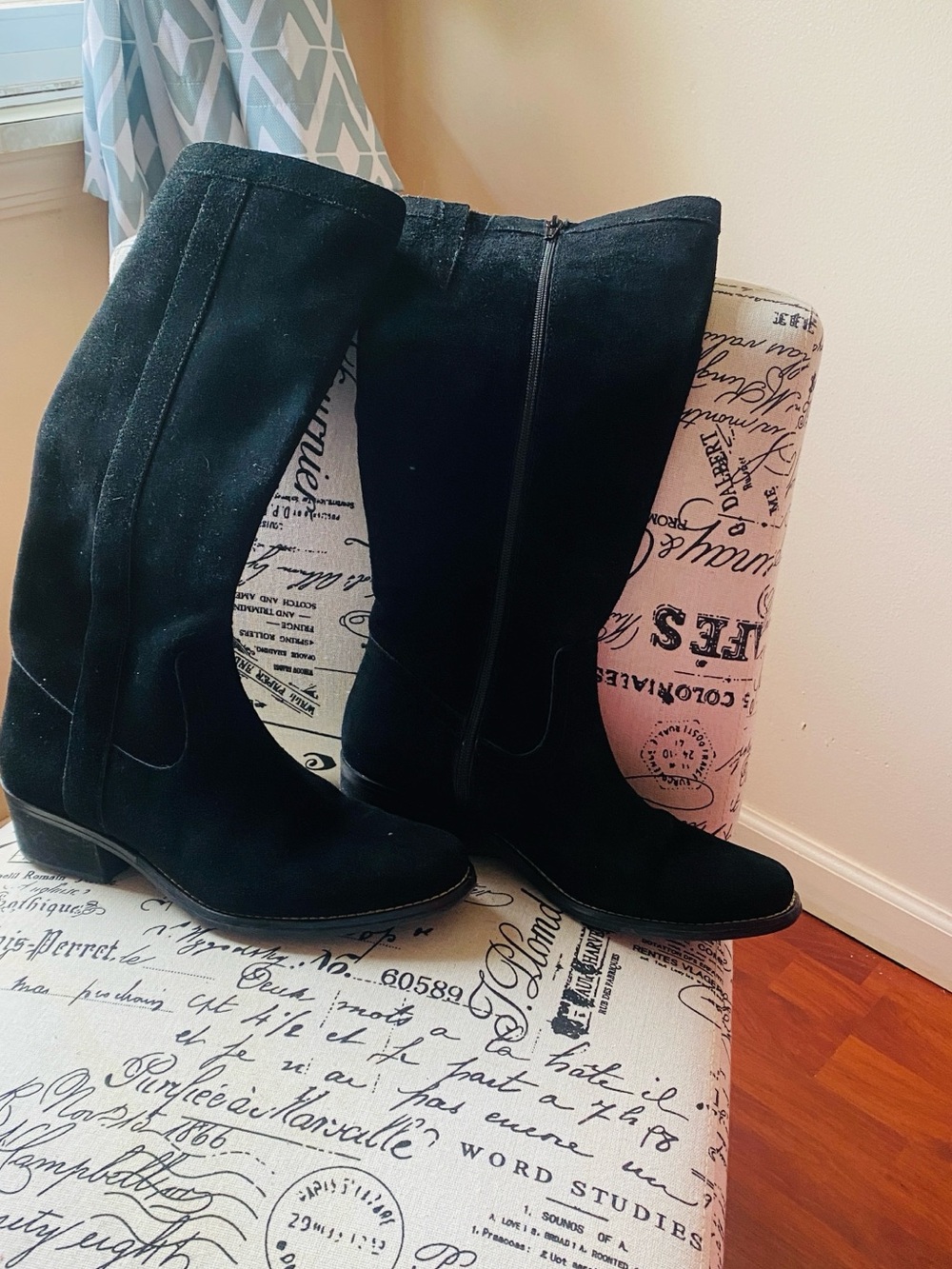 Black suede knee boots size 10 m